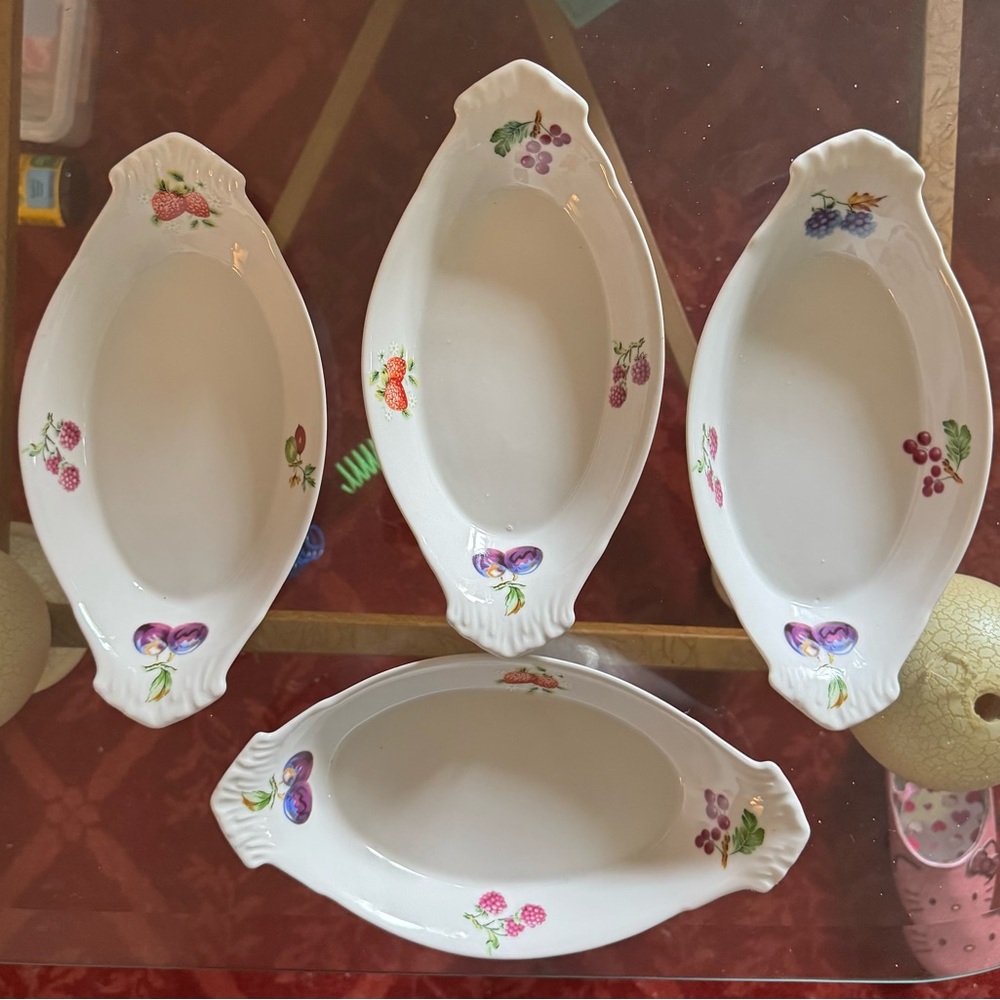 BIA International Floral Oval Cordon Blue cast iron covered with Ceramic Dishes
